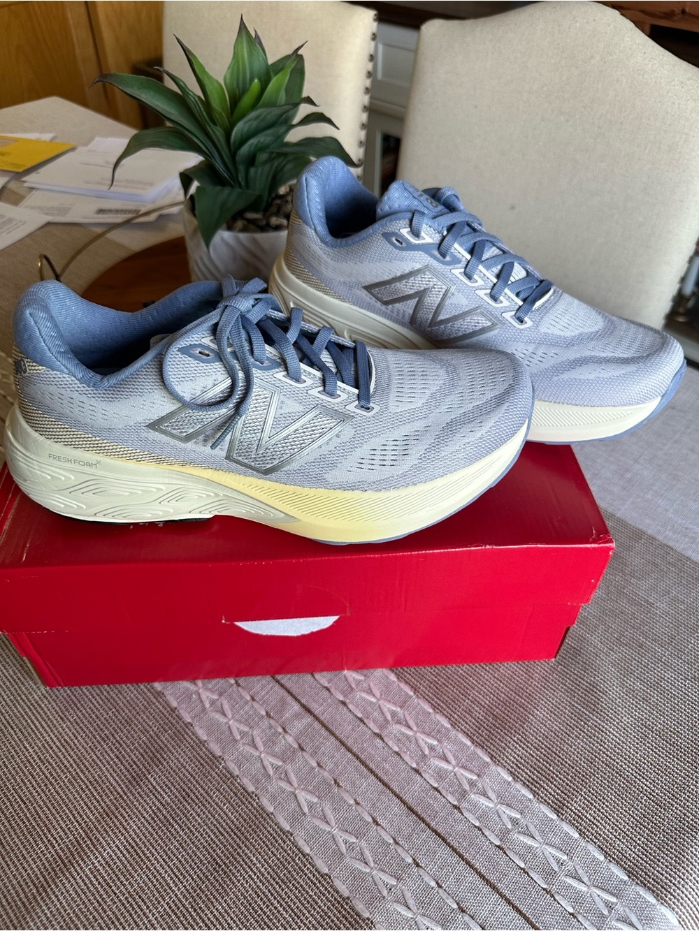 New Balance Fresh Foam 880V15  Women's Pale Blue Performance Running Shoes Sz 9